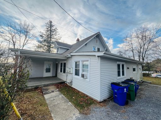 1 bedroom, 1 Bath Duplex – photo 1