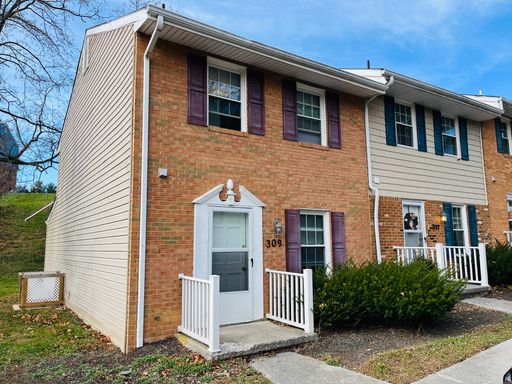 2 Bedroom, 1.5 Bath Townhouse – photo 1