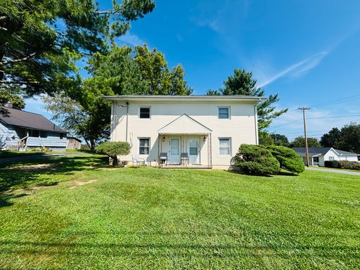 2 Bedroom, 1.5 Bath Duplex – photo 1