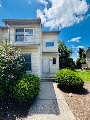 4 Bedroom 2.5 Bath Townhouse – photo 1