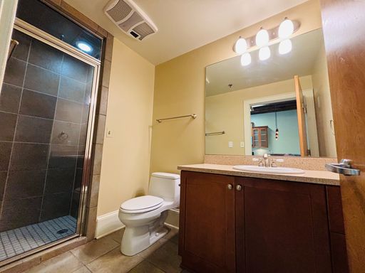 1 Bedroom, 1 Bath Apartment – photo 1