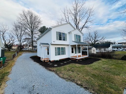 2 Bedroom 2.5 Bathroom Townhouse – photo 1