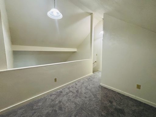 3 Bedroom, 2 Bath Townhouse – photo 1
