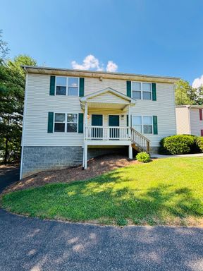 4 Bedroom 3 Bath Townhouse – photo 1