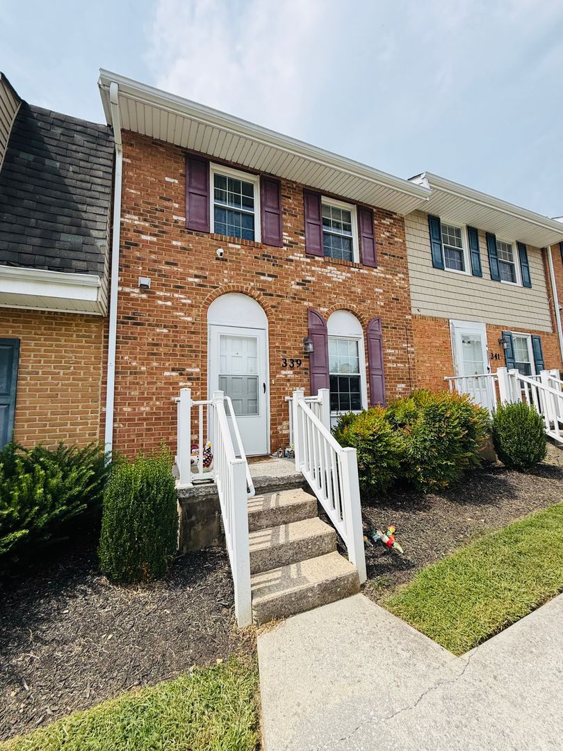 Blacksburg Townhome: 339 New Kent Rd.
