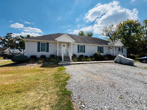 3 Bedroom, 2 Bath Duplex – photo 1