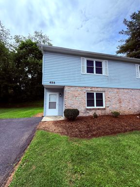 3 Bedroom, 1.5 Bath Duplex – photo 1