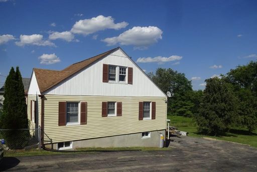 3 Bedroom, 1 Bath House – photo 1