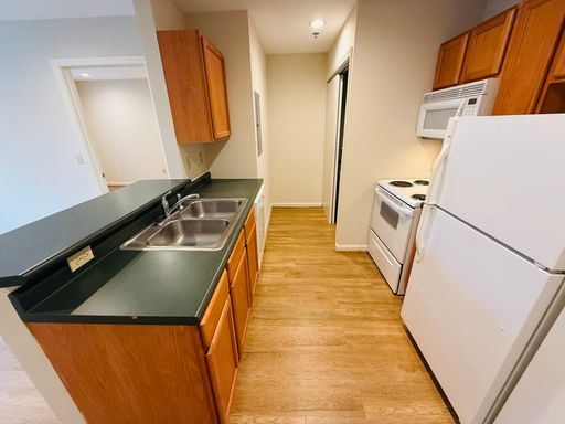 1 Bedroom, 1 Bath Apartment – photo 1