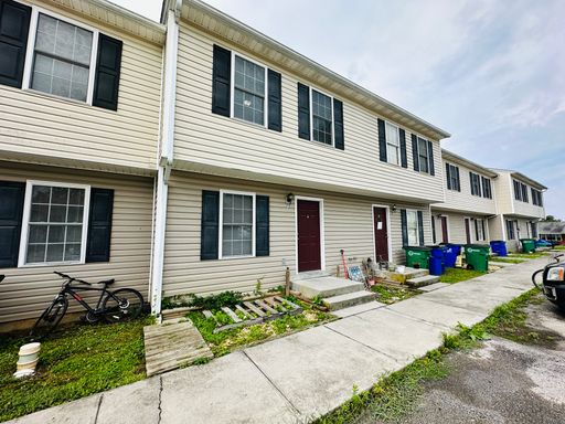 3 Bedroom 2.5 Bath Townhouse – photo 1