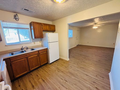 3 Bedroom, 2 Bath Apartment – photo 1