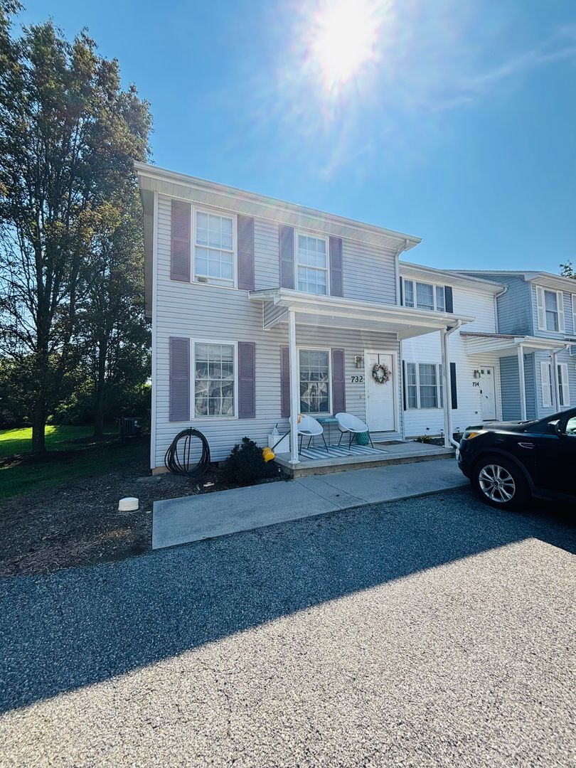 Christiansburg Townhome: 732 Park St.