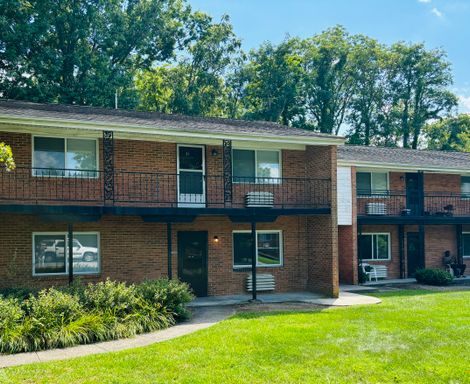 2 Bedroom, 1 Bath Apartment – photo 1