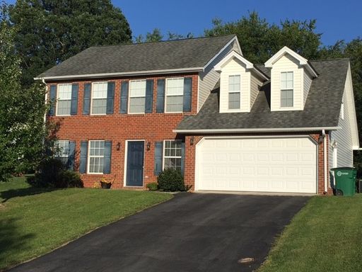 4 Bedroom 2.5 Half Bath House with 2 Car Garage – photo 1