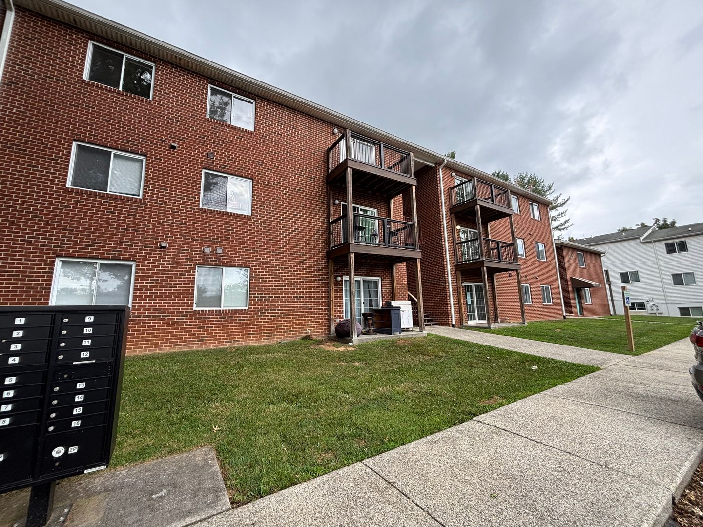 Blacksburg Apartment: 410 Houston St.