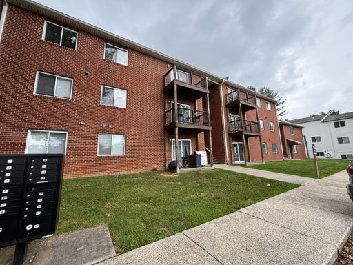 2 Bedroom, 1 Bath Apartment – photo 1