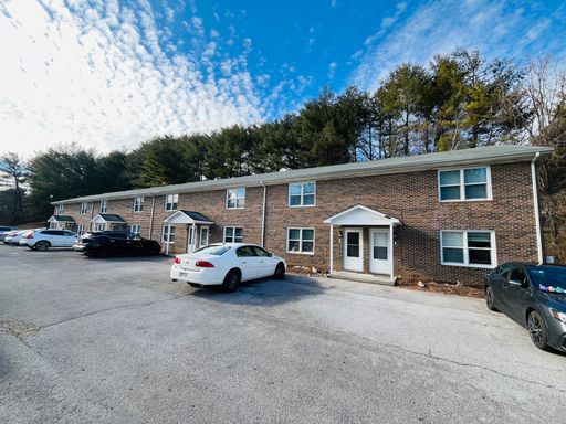 2 Bedroom, 1 Bath Townhouse – photo 1