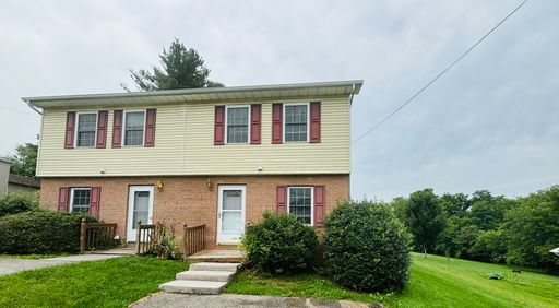 3 Bedroom 1.5 Bath Townhouse – photo 1