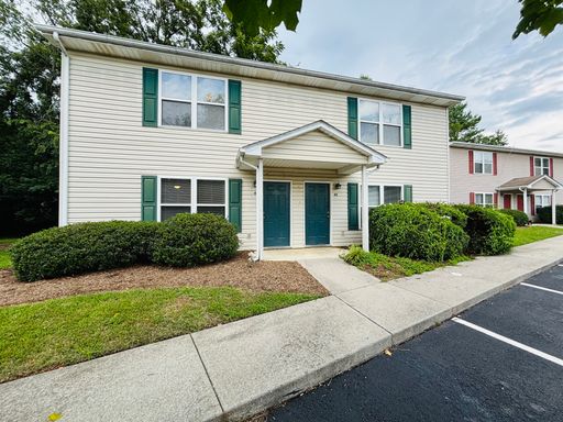 4 Bedroom 3 Bath Townhouse – photo 1