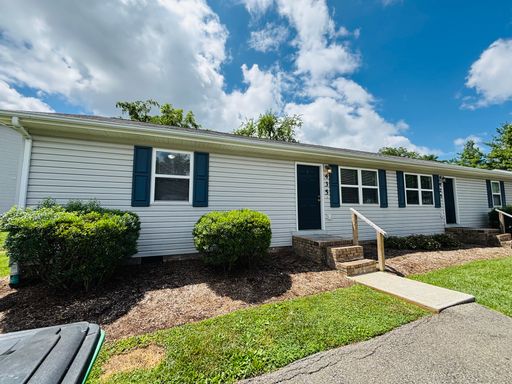 3 Bedroom, 1.5 Bath Duplex – photo 1