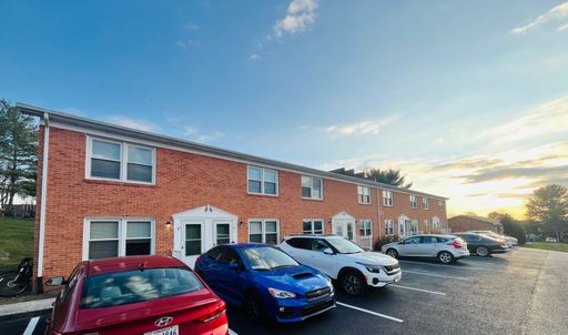2 Bedroom, 1 Bath Apartment – photo 1
