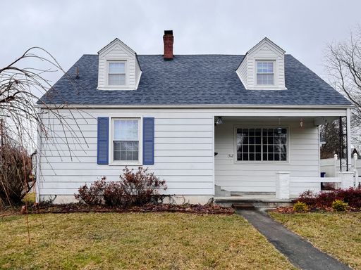 2 Bedroom, 1 Bath Apartment off South Main – photo 1