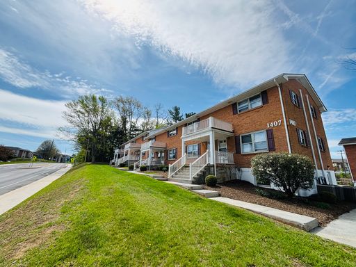 2 Bedroom, 1 Bath Apartment – photo 1