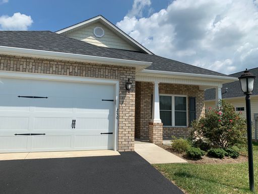 3 Bedroom, 2 Bath,Patio Style Home with Garage – photo 1
