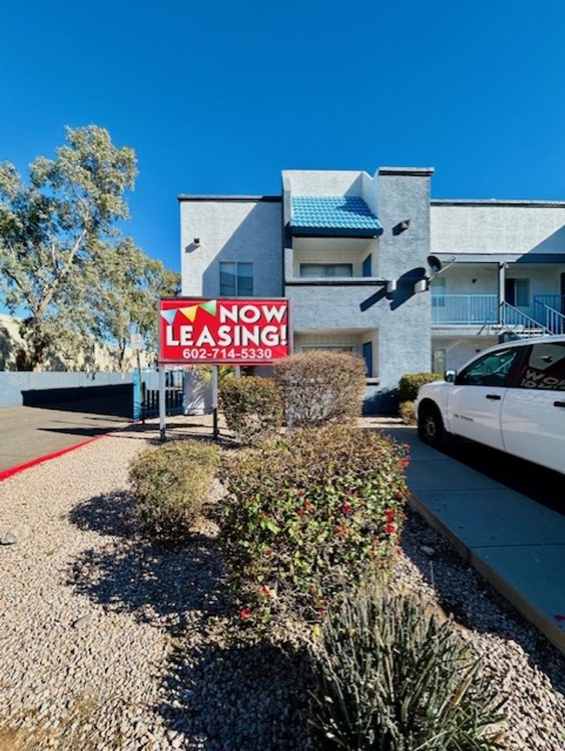 Phoenix Apartment: 16815 N 29th Street