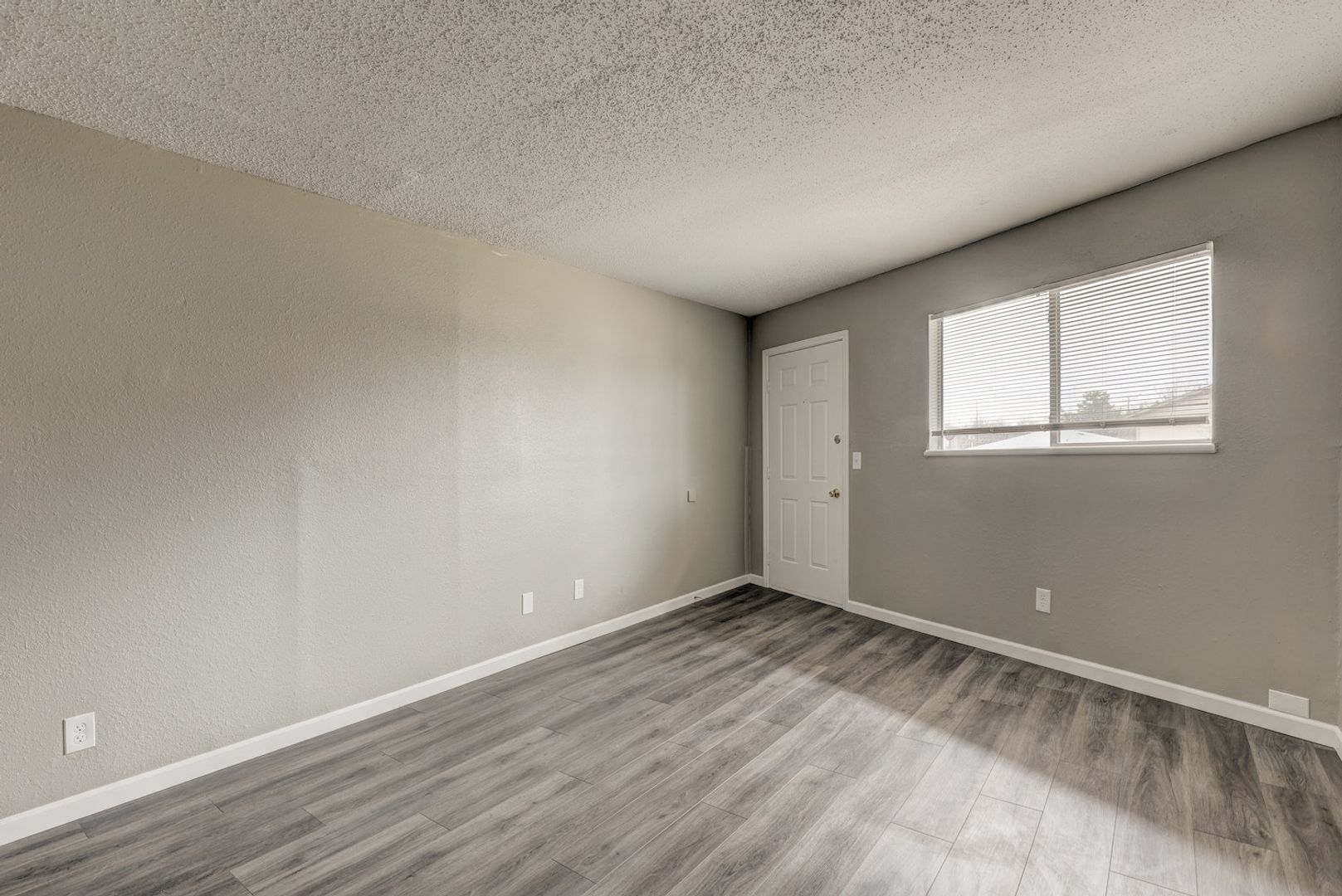 Edmond Apartment: 1012 Chartrand Ave