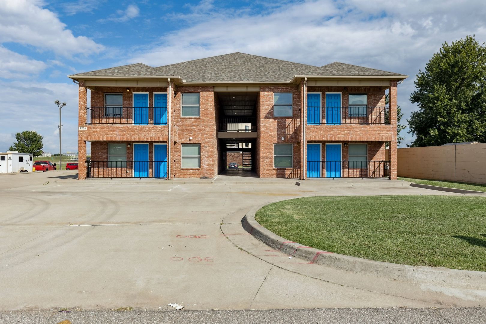 El Reno Apartment: 2701 S Estate Dr