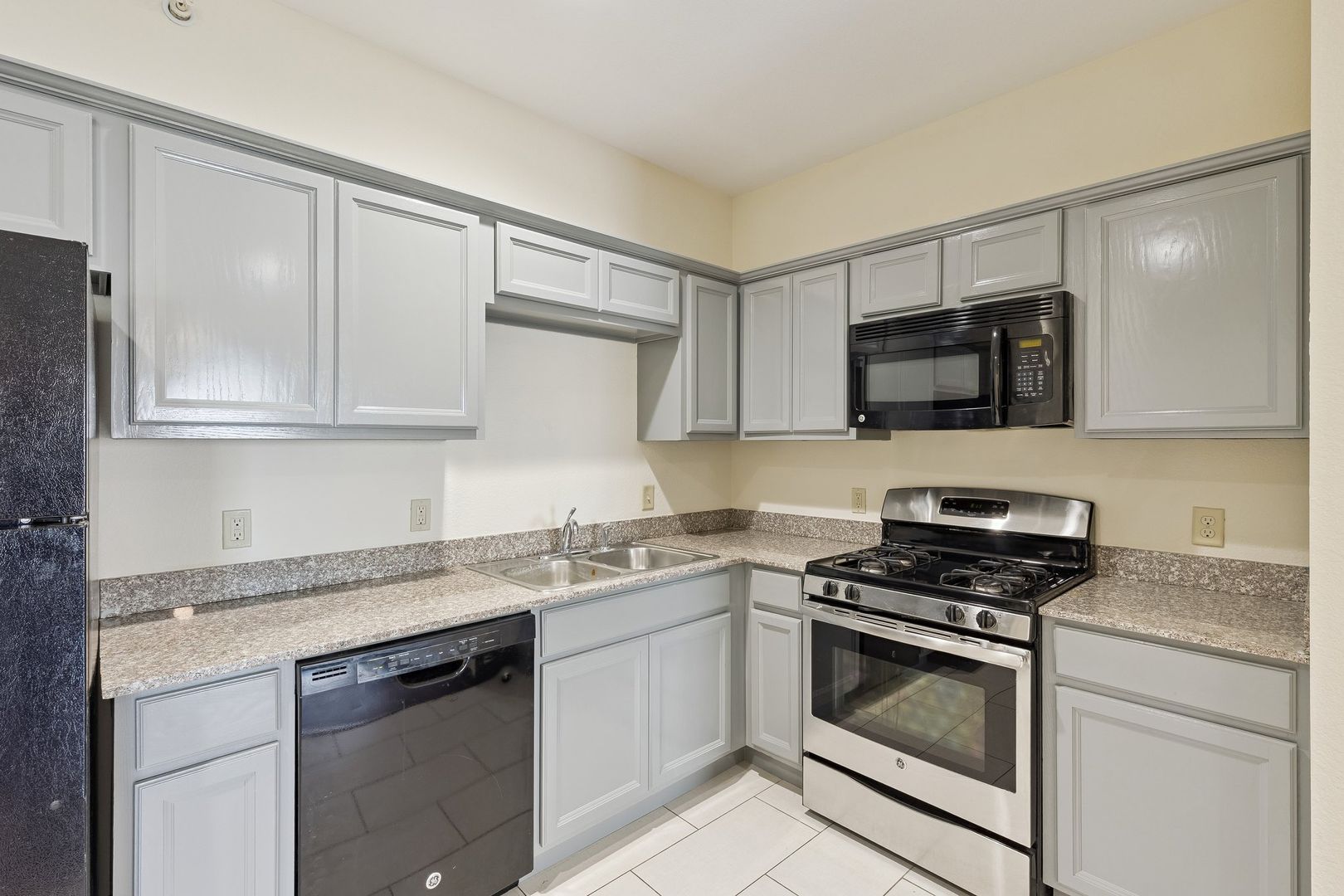 El Reno Apartment: 2701 S Estate Dr