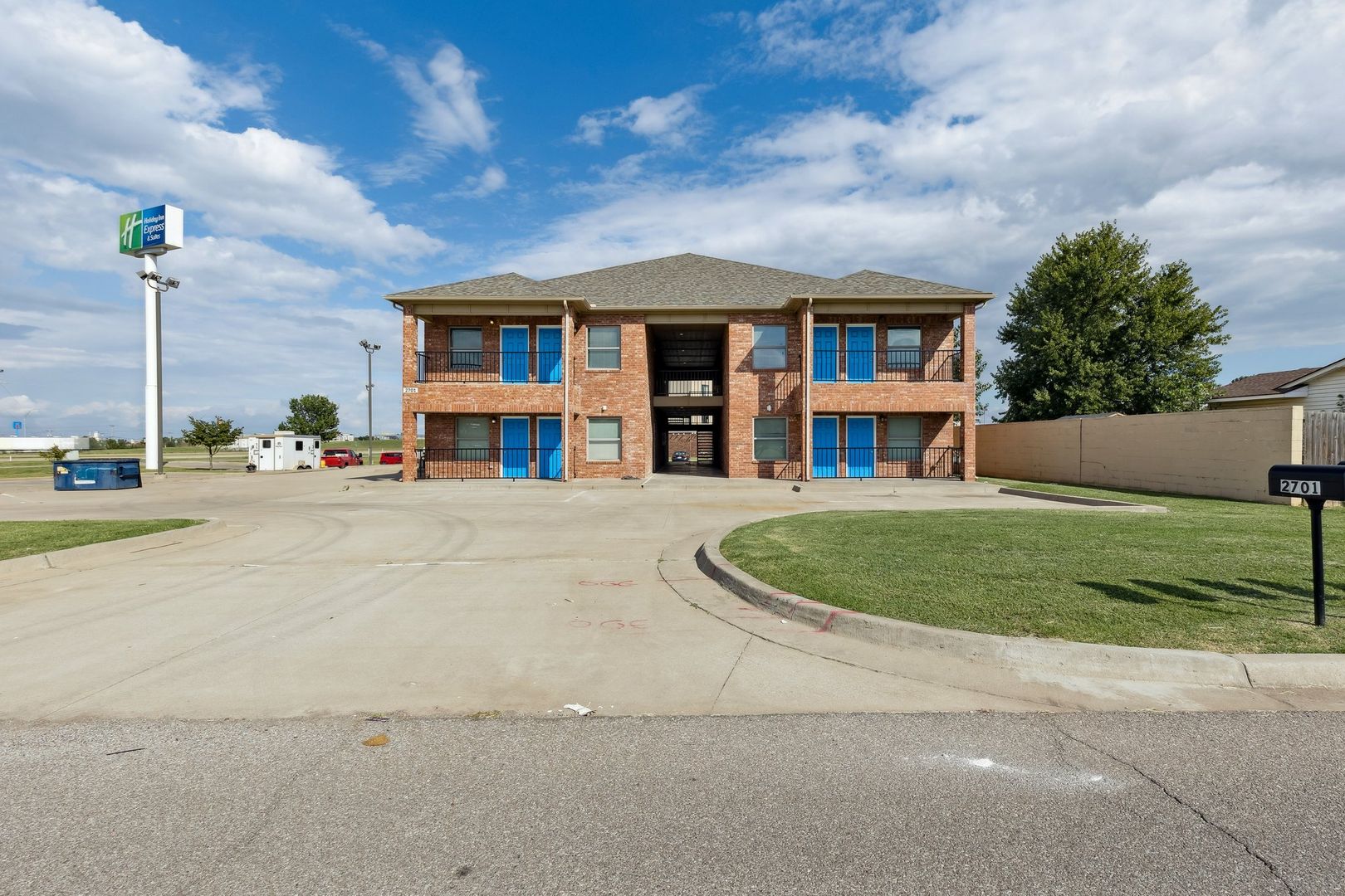 El Reno Apartment: 2701 S Estate Dr