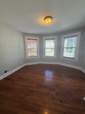 Spacious 3BR in Upper Vailsburg | Private Parking | W/D Hookup | Great Natural Light – photo 1