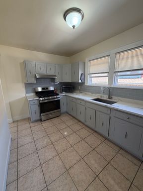 Renovated 2BR Apartment | Water Included | Updated 2025 Kitchen | Bright Sunroom | Paterson, NJ – photo 1