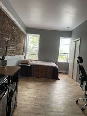 Bright Studio-Style 1BR with Exposed Brick | Jersey City | $1,550 – photo 1