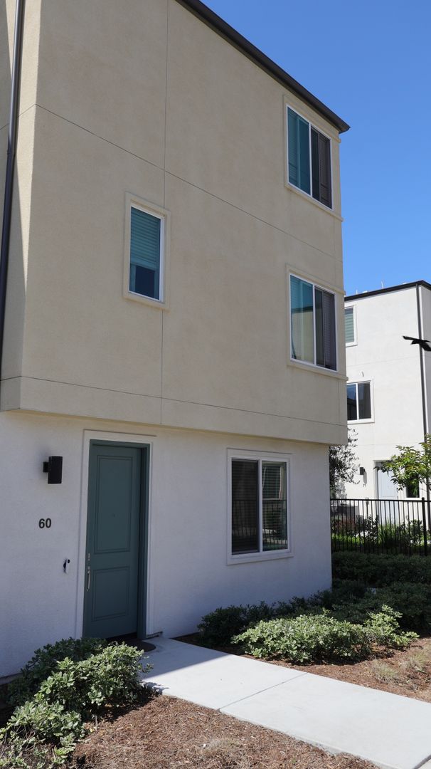 San Diego Townhome: 1644 Waterside Dr #60