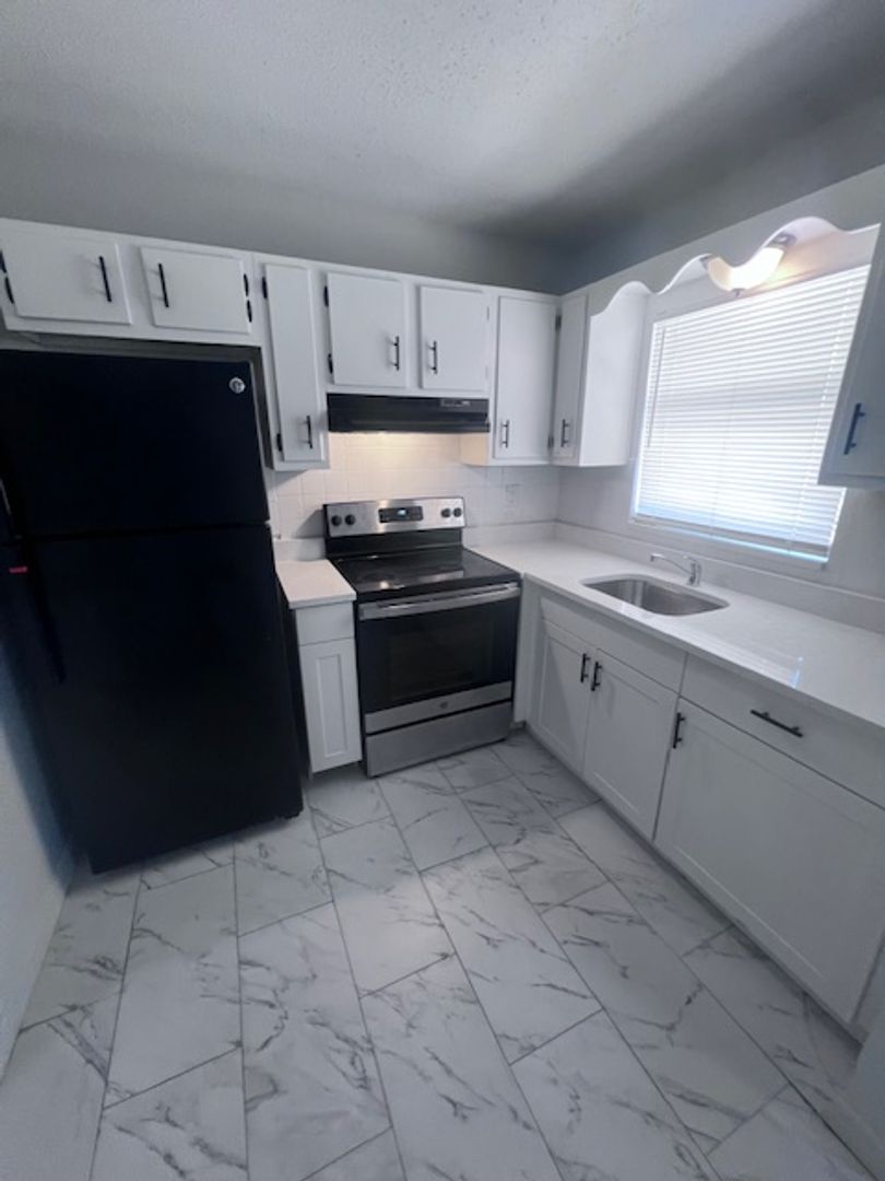 Tampa Apartment: 1500 Joann Ct