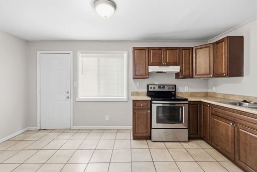 MOVE INTO YOUR NEW HOME TODAY! - $500 off one months rent – photo 1