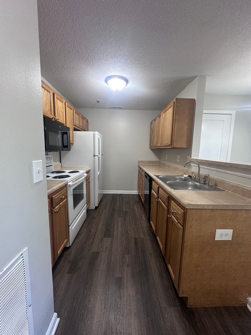 Trafalgar Pointe Apartments 6 of 11