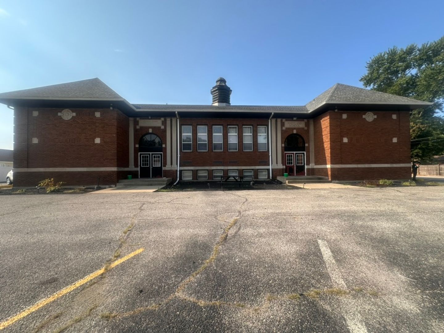 Terre Haute Apartment: 801 E. Springhill Dr