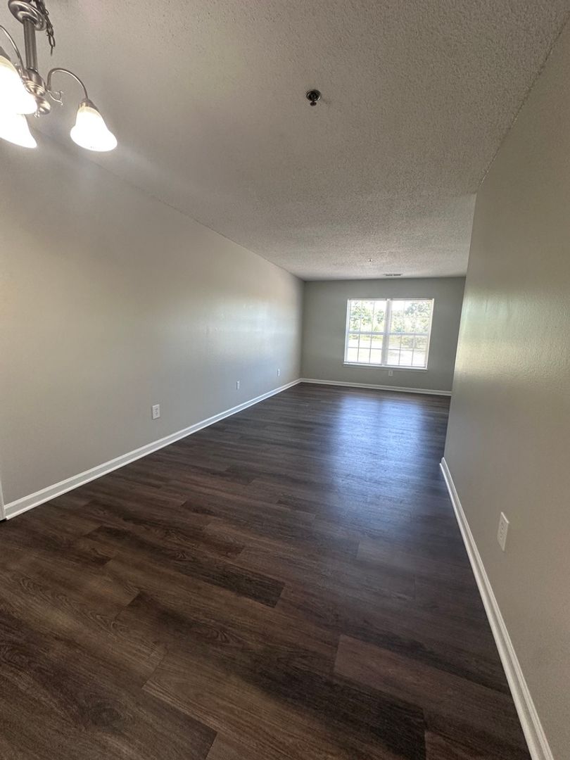 Trafalgar Pointe Apartments 3 of 11