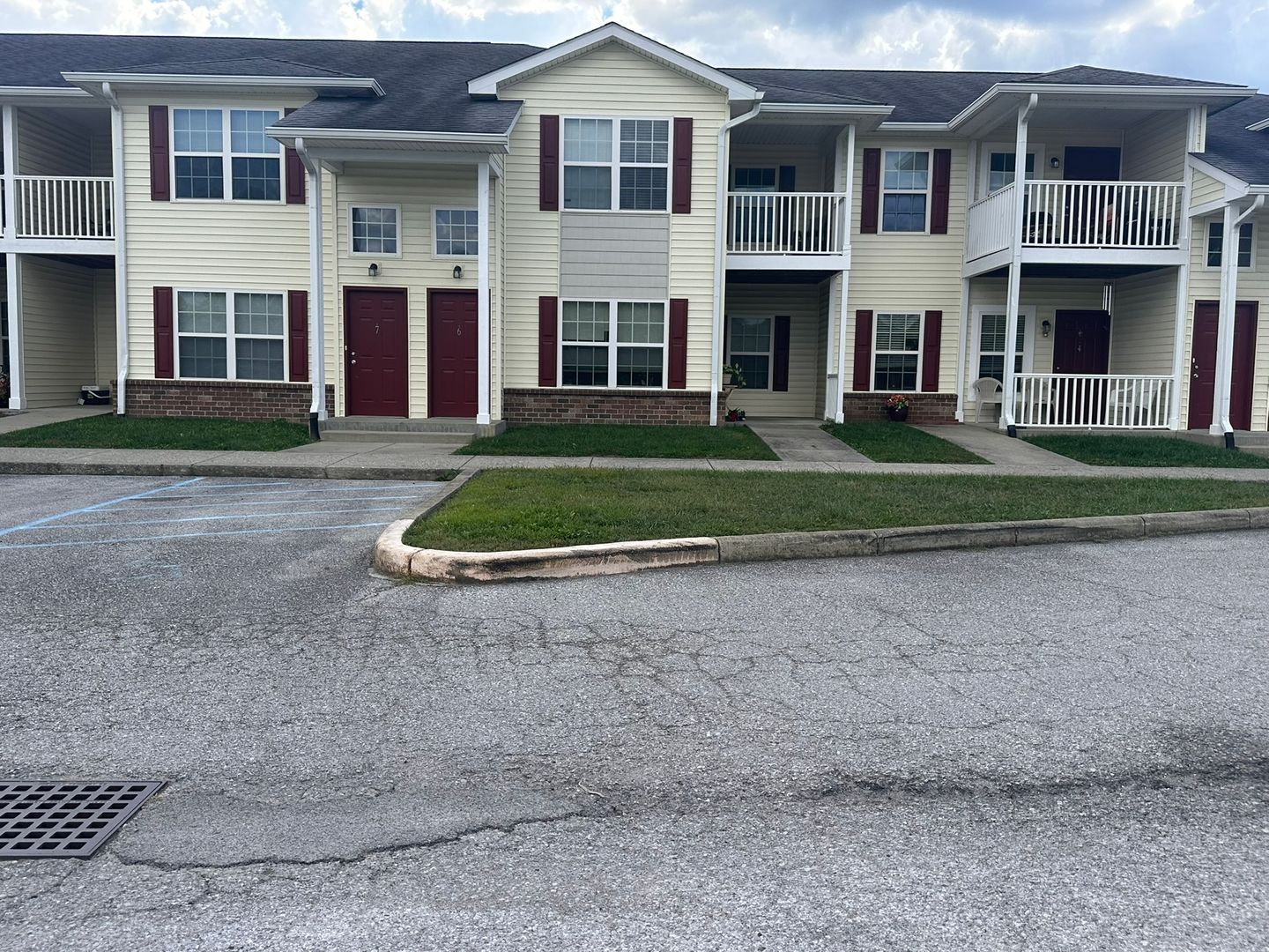 Trafalgar Apartment: 703 W Trafalgar Pointe Way