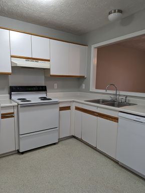 2 Bedroom 2.5 Bath Townhouse – photo 1
