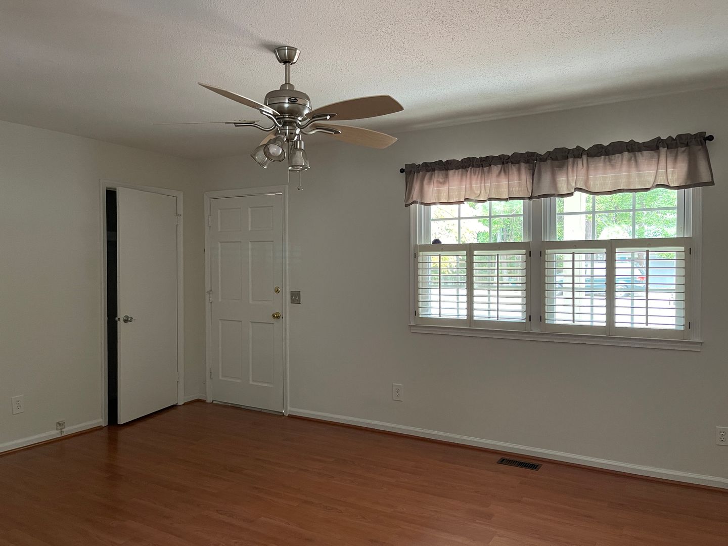 Raleigh House: 7604 Longstreet Dr
