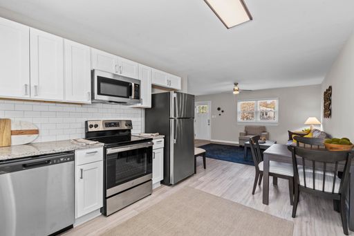 2 Bedroom 1 Bath Apartment – photo 1