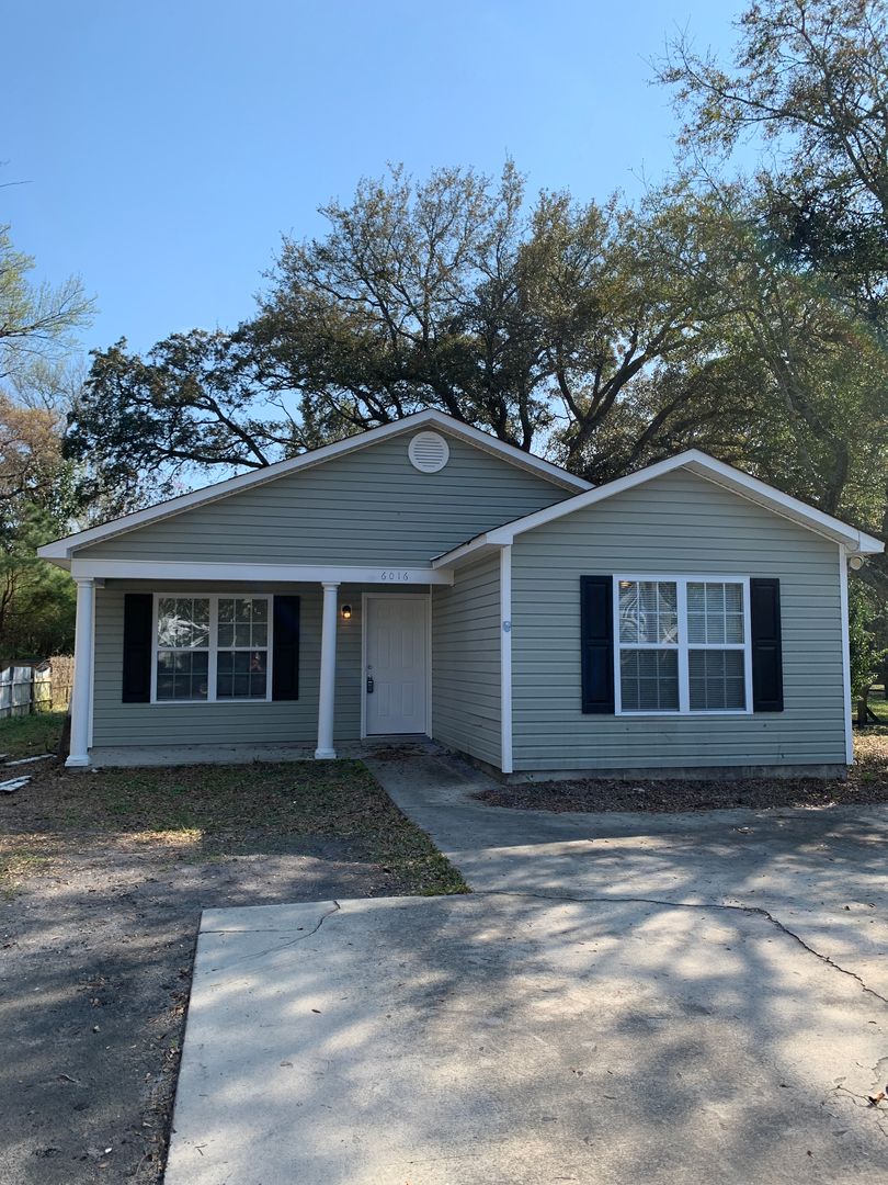 Wilmington House: 6016 PARK AVENUE