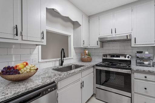 2 Bedroom 2.5 Bath Townhouse