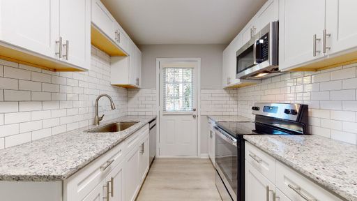 Modern 1 Bedroom Near WakeMed – photo 1