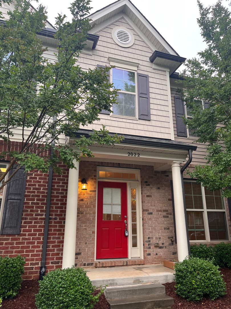 Cary Townhome: 2022 Highland Village Drive